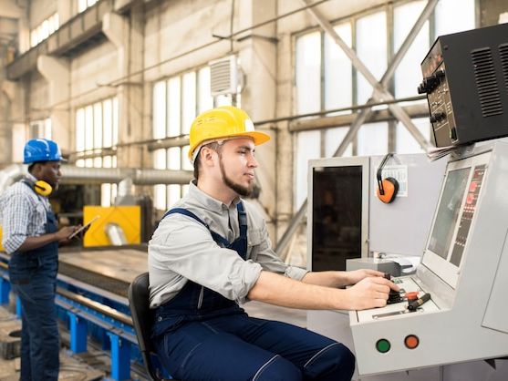 Optymalizacja pracy maszyn przemysłowych – praktyczne wskazówki dla zwiększenia wydajności