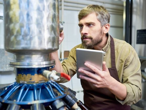 Poradnik serwisowania maszyn produkcyjnych krok po kroku: Kompletny przewodnik dla przemysłu